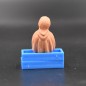 enfant assis Brut enfant assis Brut
